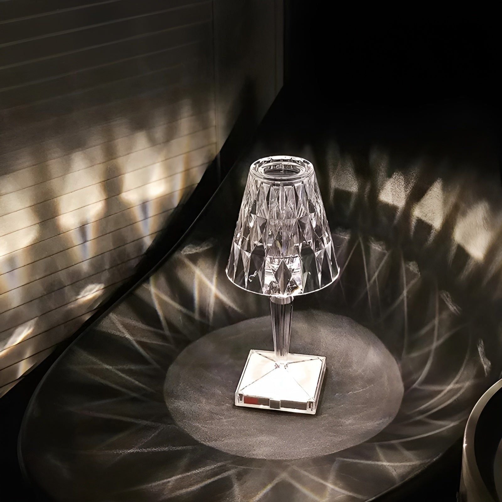 Lavamara - Kabellose USB-Kristall-Tischlampe